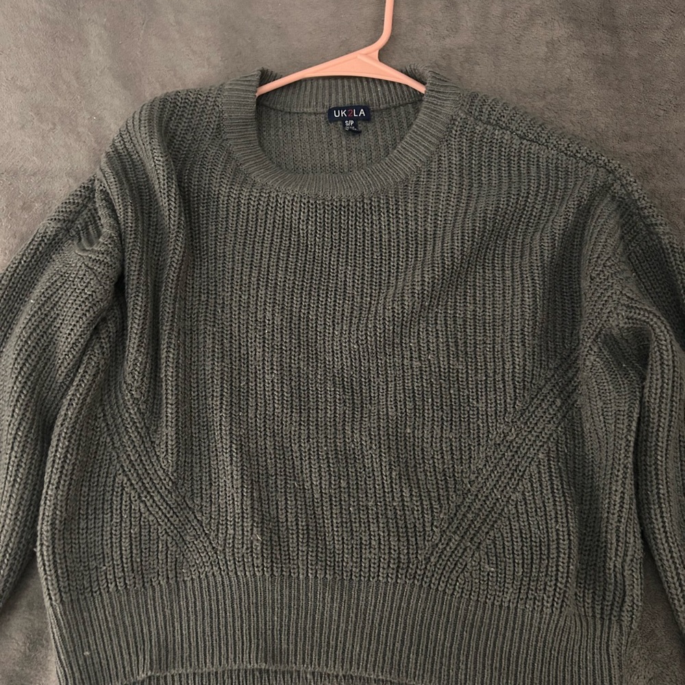 Cropped gray sweater